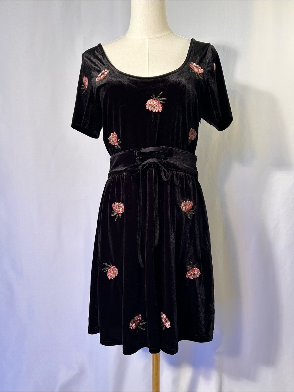 HoneyBelle Black Velvet Embroidered Lotus Flower Lace Up Corset Dress L NWT HoCo